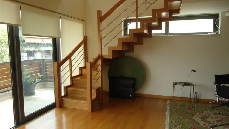 2nd floor staircase