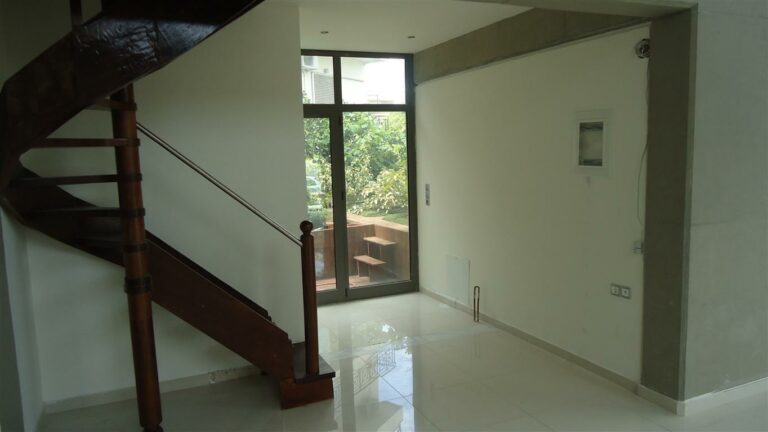 ground floor staircase