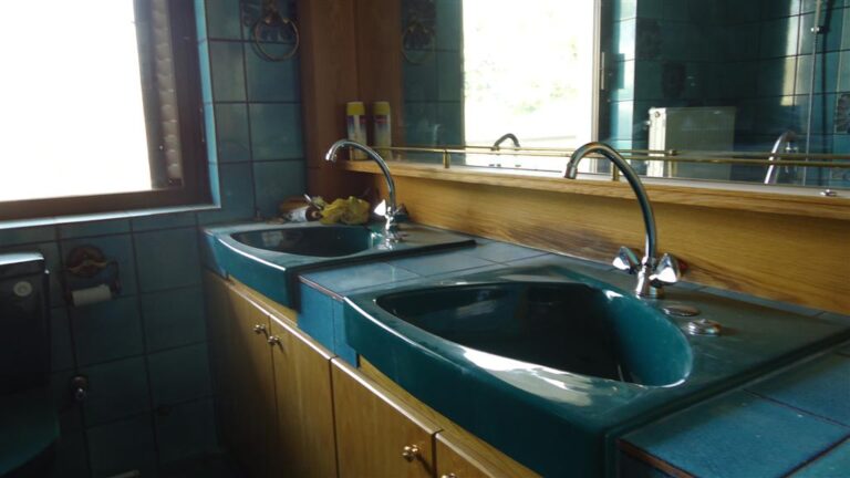 2nd bathroom